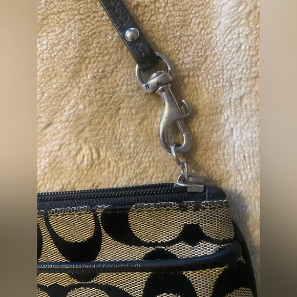 Coach wristlet - Picture 5 of 6